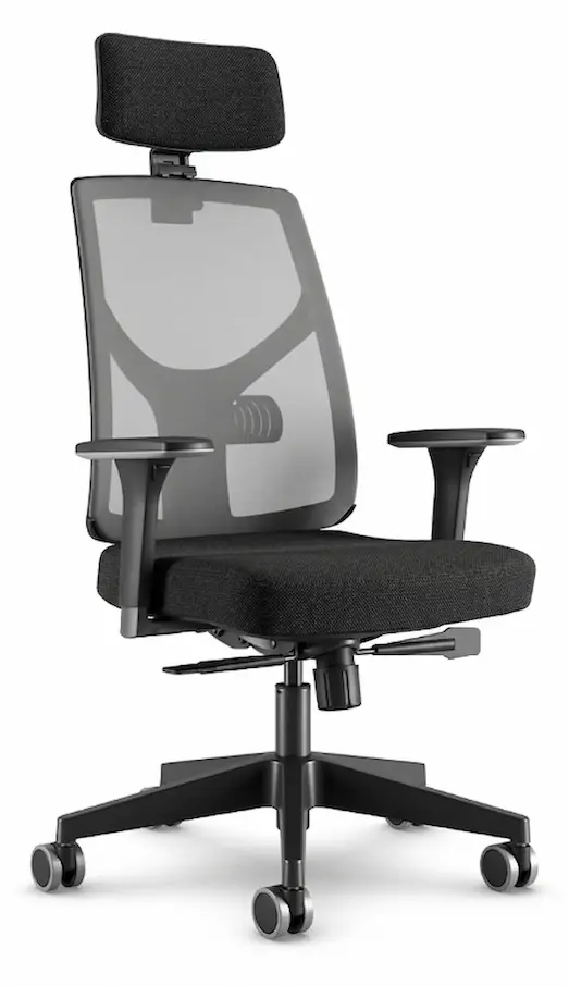 Cadeira ergonômica Cavaletti Yon totalmente preta com apoio de cabeça regulável, vista em ângulo destacando o encosto em tela, suporte lombar e braços ajustáveis.