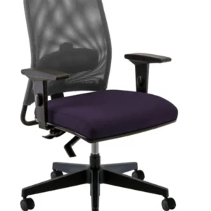 Cadeira giratória Cavaletti 16212 Extra preta, suporta 140kg, com encosto em tela, apoio lombar regulável e braços SL com regulagem lateral.