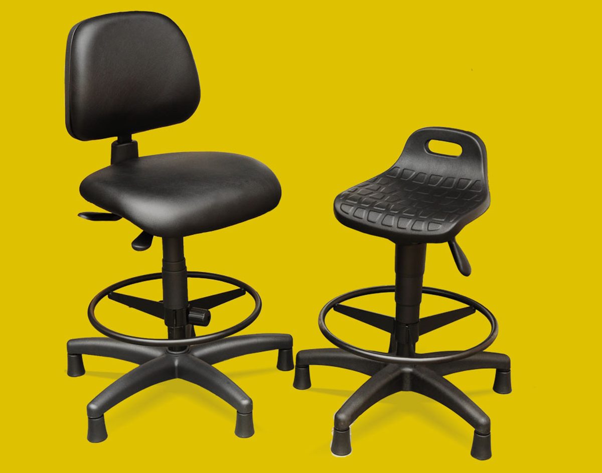 Cadeira industrial alta e banqueta ergonômica com aro apoia-pés