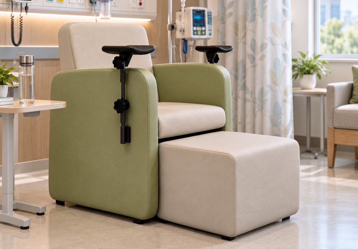 Poltrona hospitalar com apoio de braço para coleta em ambulatório